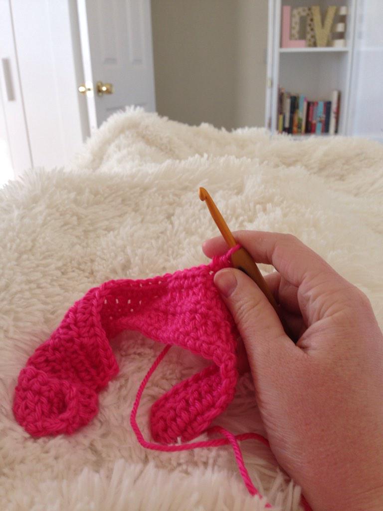 Lindsay_Raeann's tweet image. Giving my eyes a break from all that coding...crocheting something PINK for #vday! #ValentinesDay #notacoder