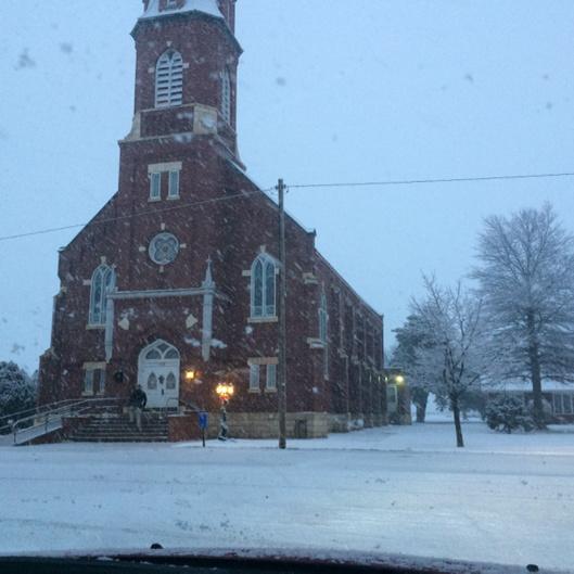 lorid64's tweet photo. Snow falling so pretty at Immaculate Conception Church in Danville, KS.  #kaketv #KWCH12 http://t.co/j97LYMY6uS