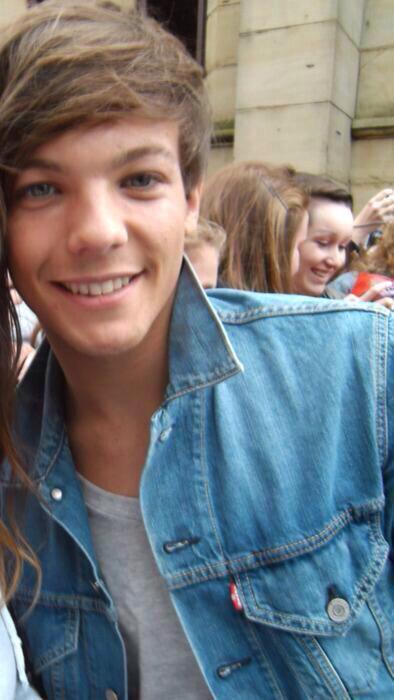 twinklouispic's tweet photo. the denim jacket :) http://t.co/lBknSEroat