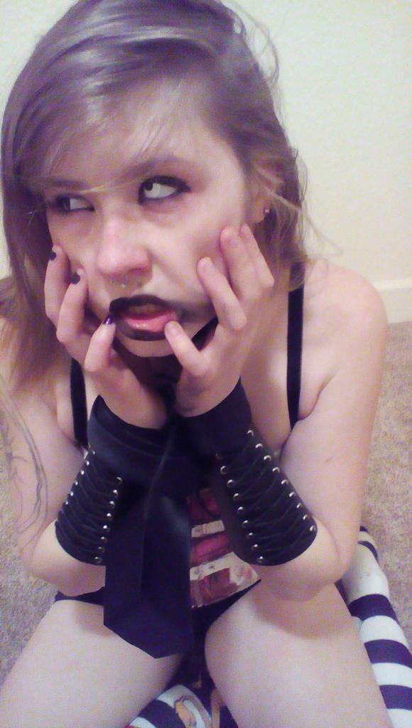 EricaAndreShow's tweet photo. I will eat your heart http://t.co/nKk73jk3oF