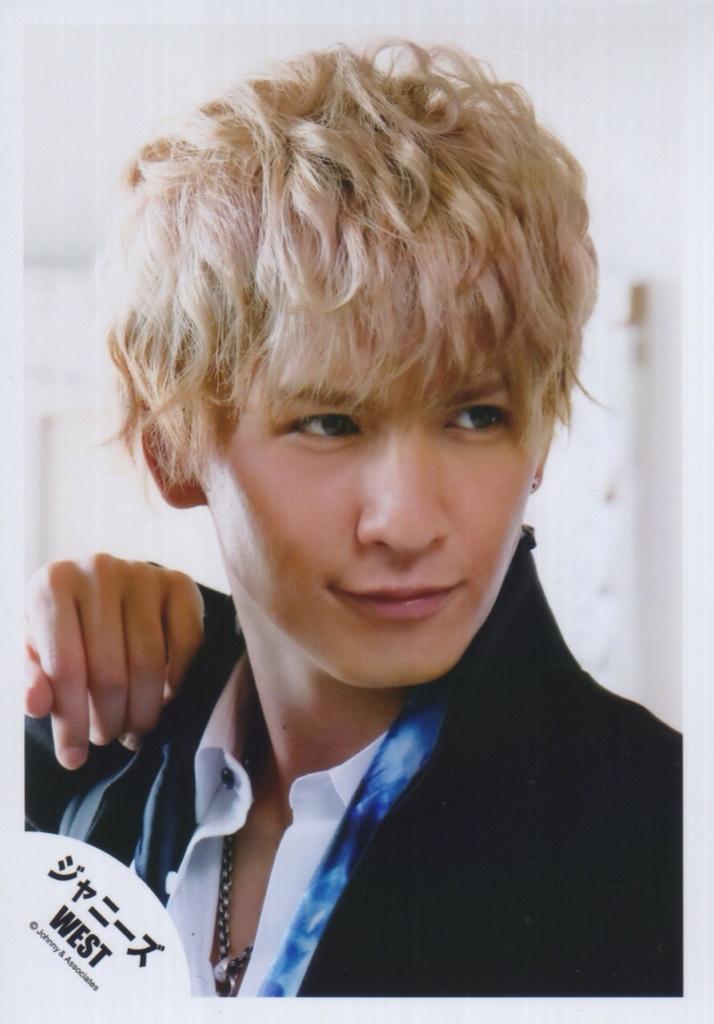 fujiiiiiiiwa's tweet photo. 【1/2 新写真 藤井流星 スキャン】ジャニーズWEST http://t.co/gwKSAIbhm7