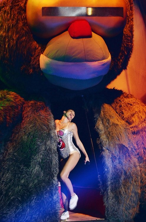 rodrigo_miley's tweet photo. hey fuck kaakkakkakak @MileyCyrus http://t.co/jnfZI9lYVl
