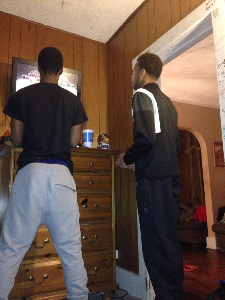 str8Drop814's tweet photo. Shit just got real in 2k and the game just started 😂@_____OJ_____ @MeekNasty10 http://t.co/v6ywOR15fD