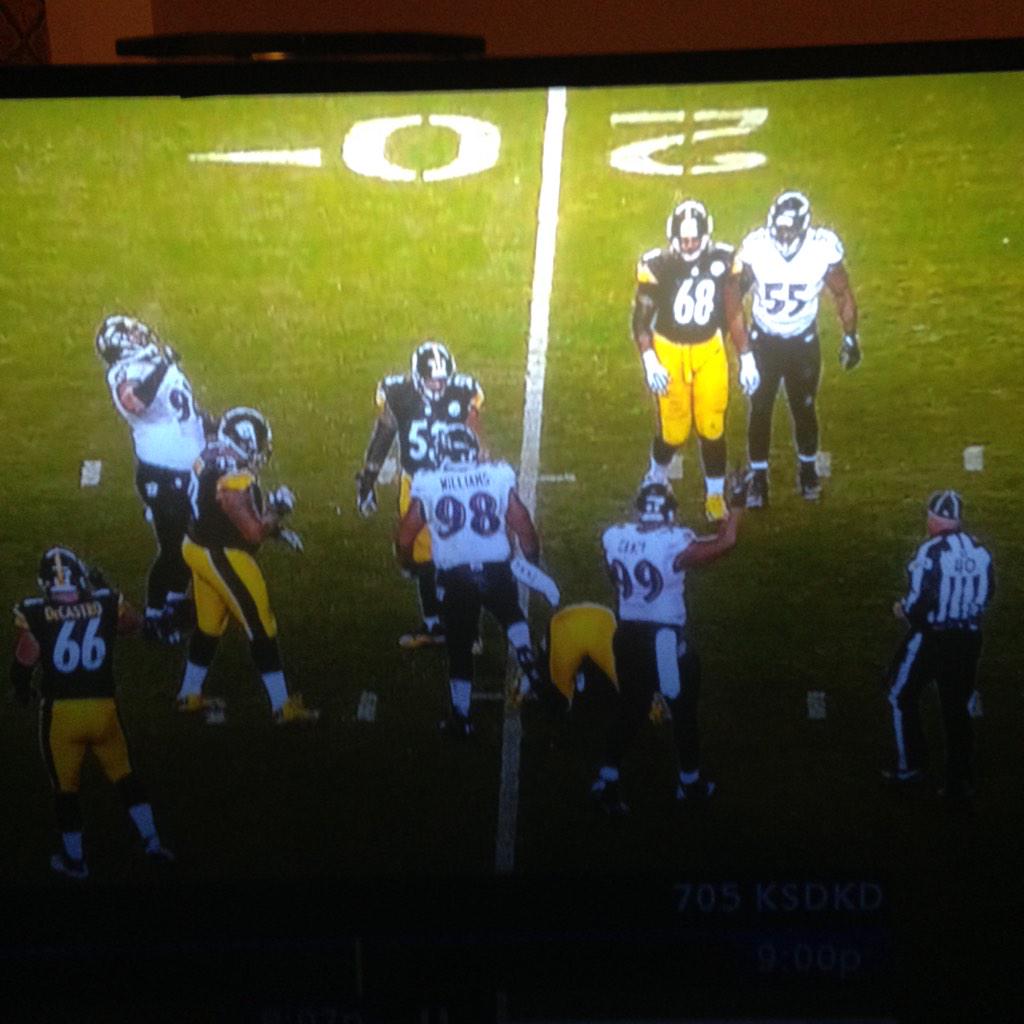 andrewbeisel's tweet image. It's awesome seeing Rockwood Summit alumni like @BrandonW_66 succeeding in the NFL #NFLWildcard #Sack #SummitFootball