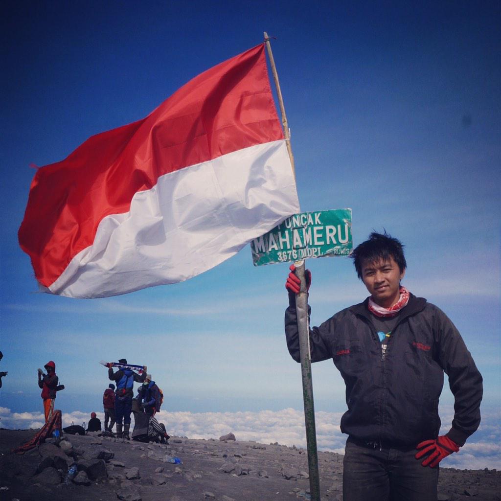 zulDamis's tweet photo. #3676mdpl #latepost http://t.co/aa7gDVO0PE