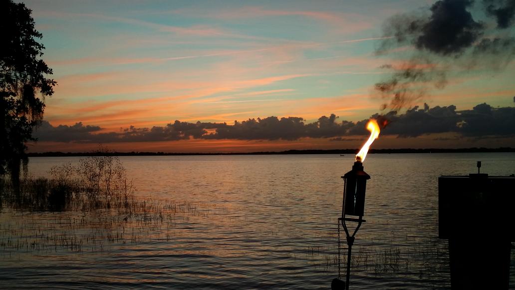 TonyaTallulah's tweet photo. Reason #444 to live in FL: 80 degree sunsets in JAN. #FLcracker #sunset http://t.co/tKXpdzGJer
