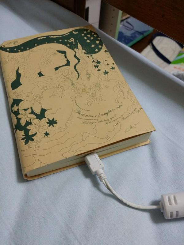 minnaegao_bot's tweet photo. 朝起きたら携帯が充電されてない。 なぜだ！？！！！！？？ わたしは昨日確かに充電器をさしたはずだ････････････ ？？？？？？？？？？？https://t.co/YMVcu8NOve
