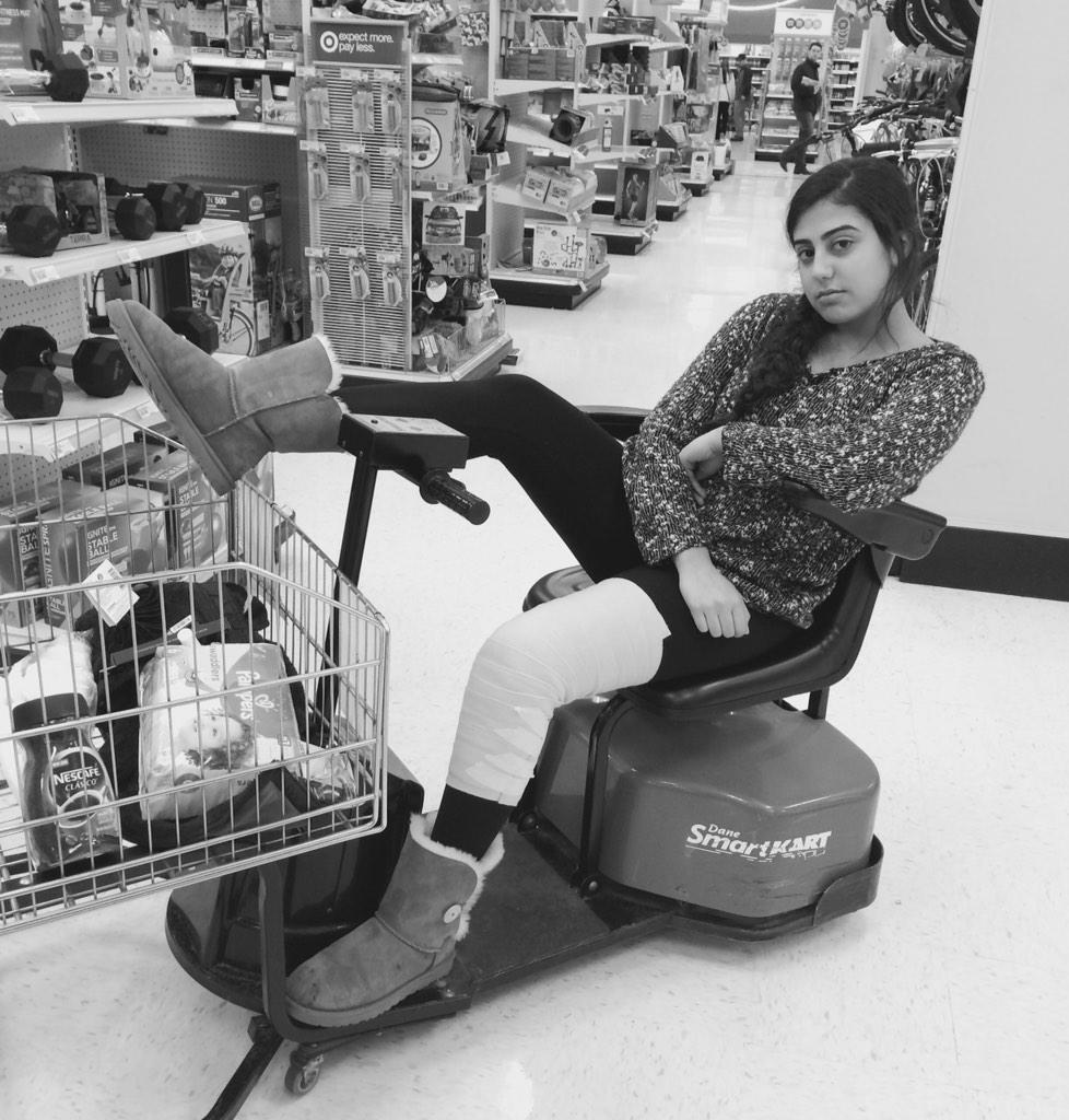 amanda_semaan's tweet image. The diapers and the guy in the back looking at me really make the pic #rollinginstyle #alwayscomfy !!!