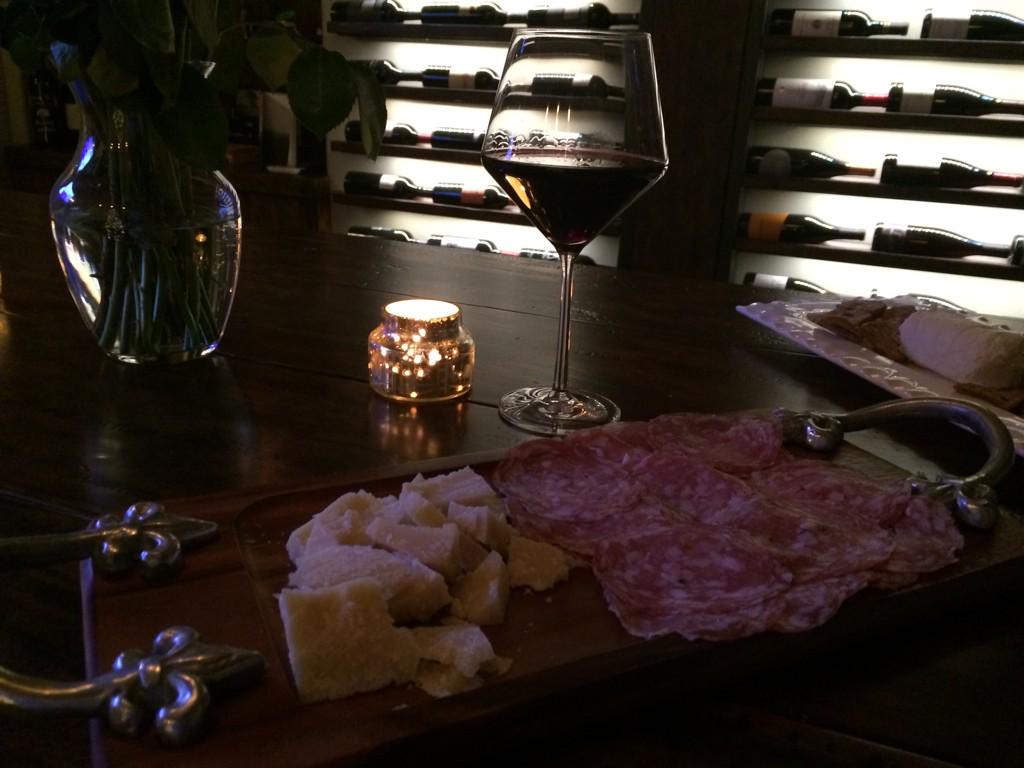kawaja87's tweet photo. Perfect start to the evening #soprasetta #reggiano #Vivier Pinot http://t.co/tnmOyzPGHZ
