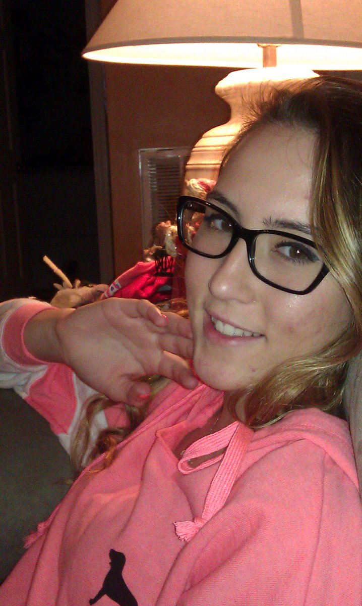 beahips's tweet image. My daughter Brooke Brindle age 17 and her friend Kayla Chu age 16 were last seen in Manchester TN 12/31/2014.