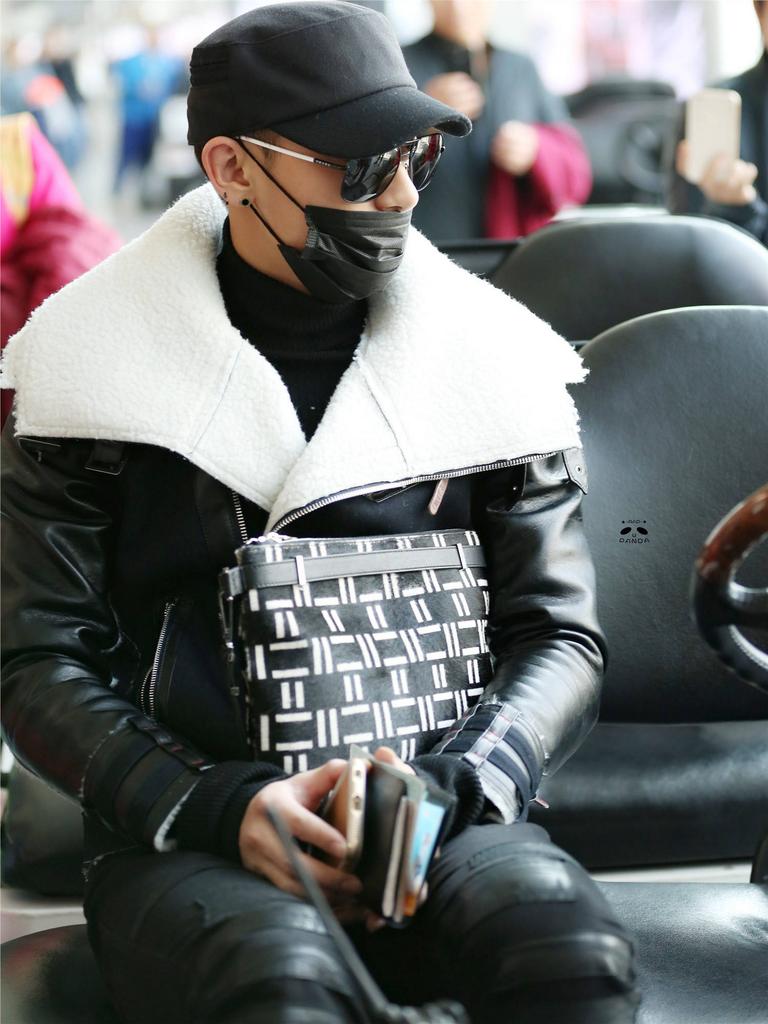 taorishipper's tweet photo. 150101 TAO - AIRPORT 3P (Credit: Rap Panda) http://t.co/EYidKegwaa