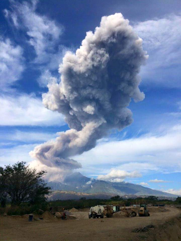 Actividad volcanica 2015 B6eSUs_IQAEGy5g
