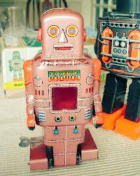 AParkerrtr's tweet photo. this toy robot takes alot of batteries to work http://t.co/qTnf6HQ5cZ