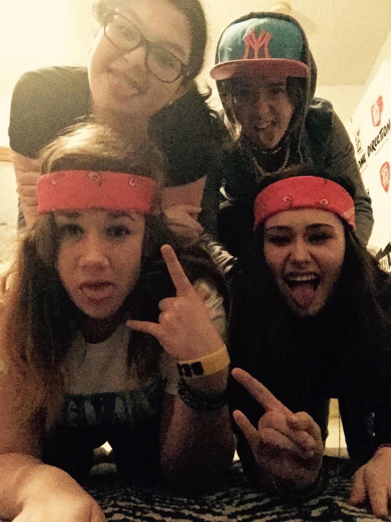 AshyboosBabe's tweet photo. Errr we are pretty stupid but we love YALL http://t.co/EiKfAxfiWJ