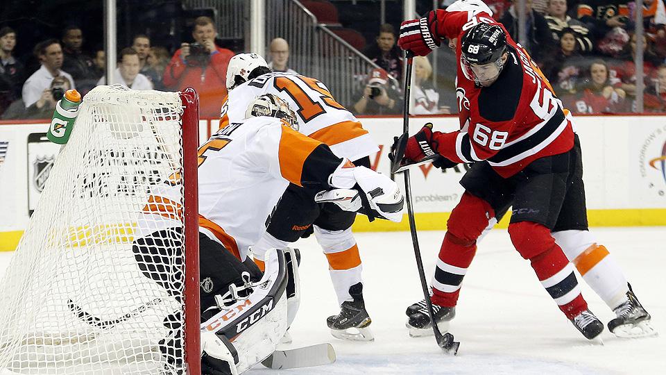 SI_NHL's tweet image. Devils' Jaromir Jagr becomes oldest NHLer to score hat trick at 42, his first since 2006: on.si.com/1F2BOUy