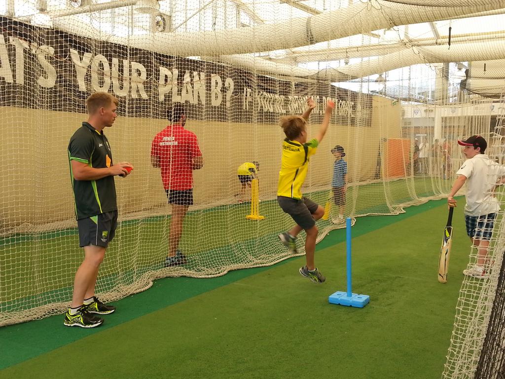 scg's tweet photo. THANK YOU @davidwarner31 taking time to host our Member cricket clinic #kingofthekids #givingbacktogame #loveourSCG http://t.co/F4ergKyxhZ