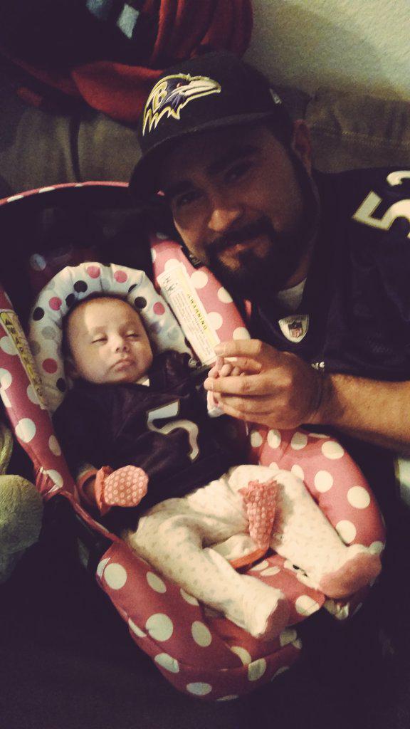 elcabron3000's tweet photo. @ReyRogi @elMachoGabriel @SupaRaider @JmeeTo Amelia says we put these steeler vatos to sleep!!! http://t.co/l5ikXbIb2P