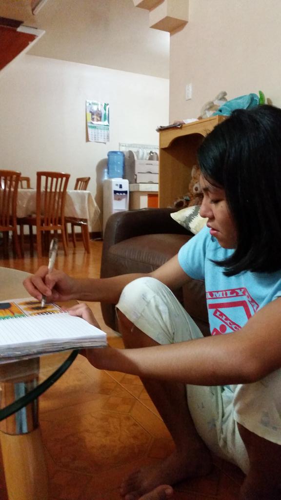 marizeitsme14's tweet photo. Naning kàu ako sis buhat sa ako diary #uto2 @ZurithaCary @DjChanzkie23 @syraxninz23 @angelika081898 @gwapASHLEY http://t.co/aMQBHRqLWO