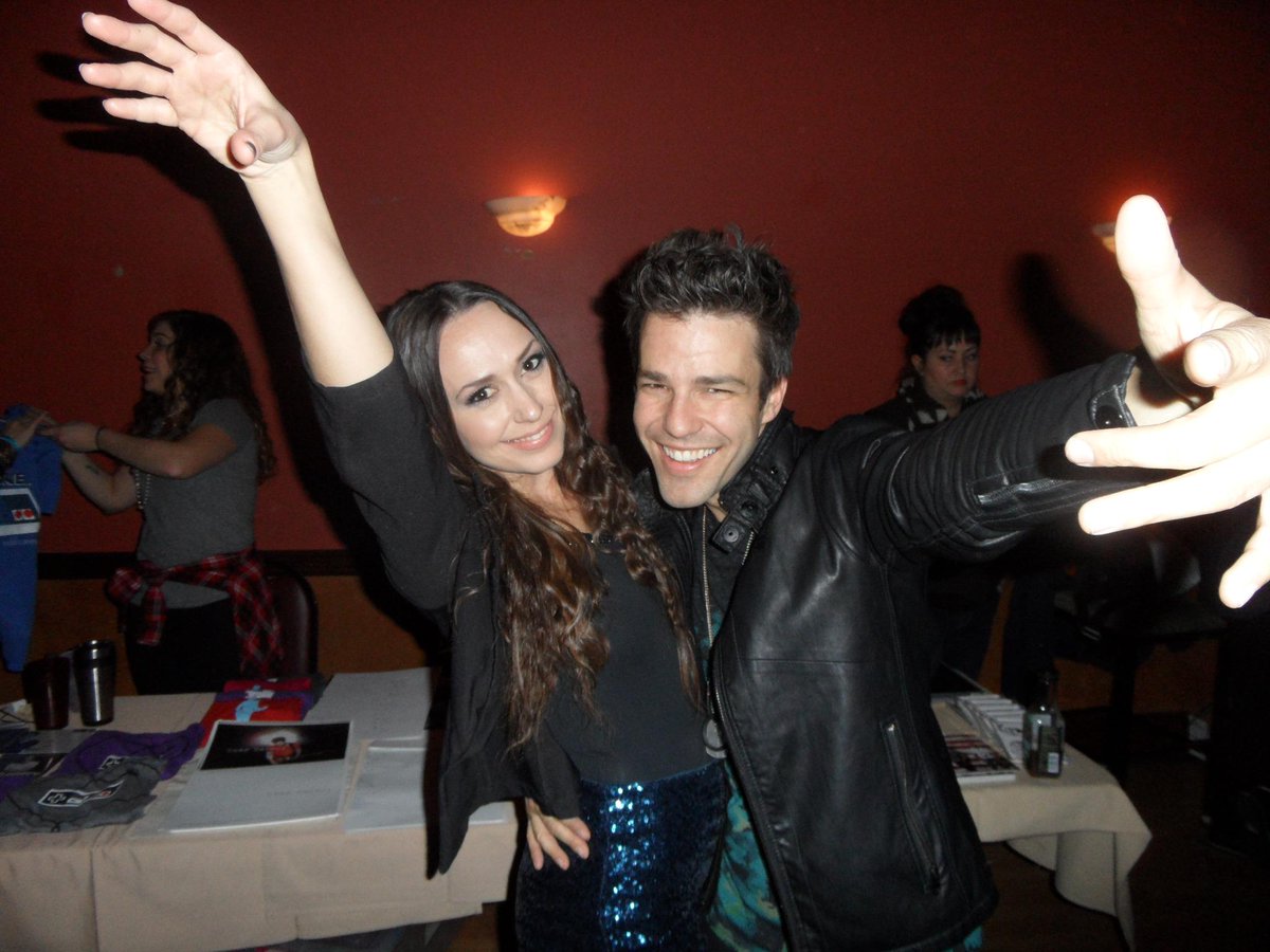 KickUpUrHeels_'s tweet photo. #2014memory @theforvmbuffalo @andreagodin hanging with @toddcarey they both opened for #OFFICIALOTOWN #Toddcarey http://t.co/DJzmRClSEg