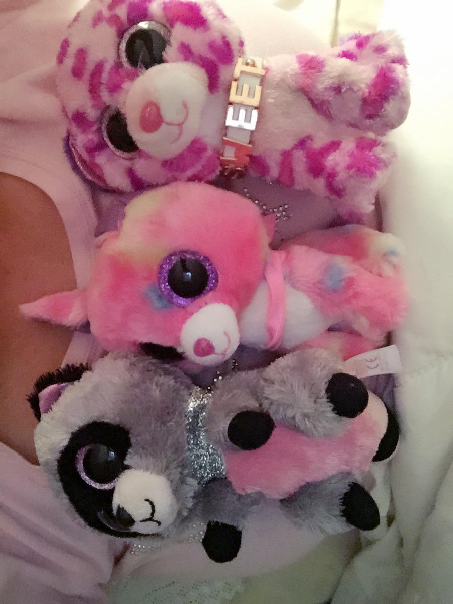 machadooficial's tweet photo. Mi niña y sus bebes listos para dormir! Glamour, Cancún y Rocco! #Relax #TrueLove #MamaParty @mamis_solas http://t.co/ao4eLqXTQF