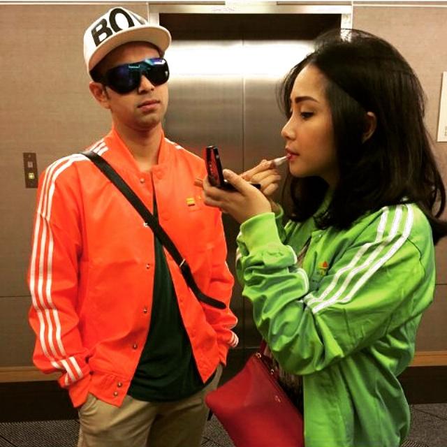 FamilyRANS_FC's tweet photo. Si aa,knp aa liatin mba gigi dandan? Canttikkk yaa ahayy 😍😘o(^^o) (o^^)o💑 ,liburan-liburan.. mama rieta gayanya eksis http://t.co/xeSwE9PopW