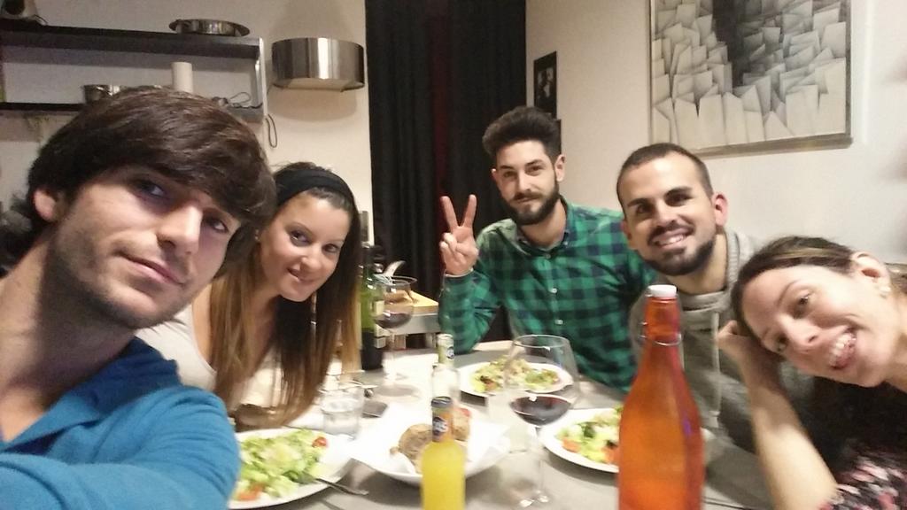 TxutxiSandraBox's tweet photo. Despues de dejar temblando la Visa 🎁#regalosreyes...cenita de despedida a Iñigoten😂#hastapronto🙋🐶🔪🚗 http://t.co/GtrNACJrRb