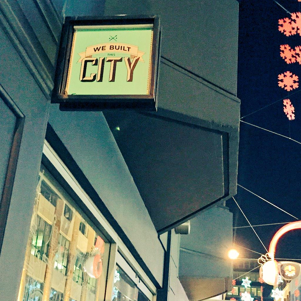 QuirkyItinerary's tweet photo. Discover a whole host of #Quirky #London souvenirs &amp; artworks @w_b_t_c @CarnabyLondon #PopUp Store until 10th Jan http://t.co/eu10w7ty7J