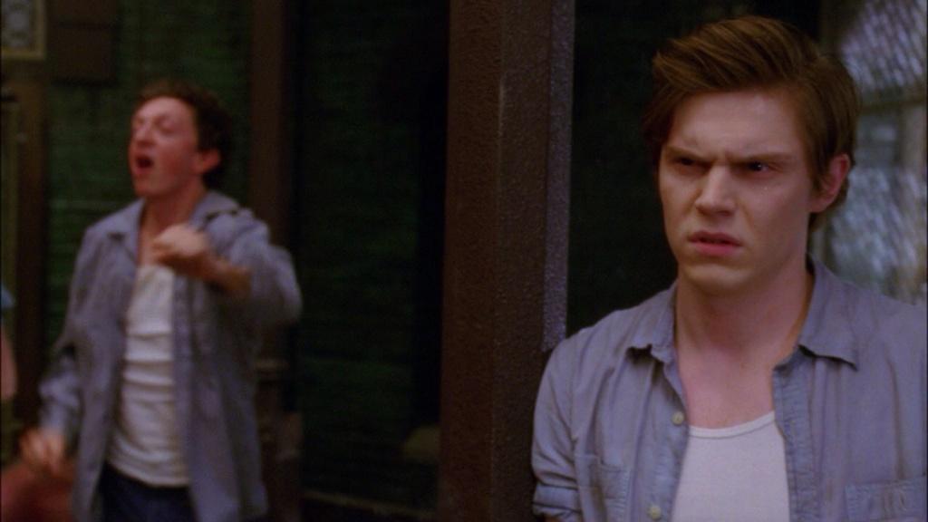 AHScreencap's tweet image. When you see couples making out in public