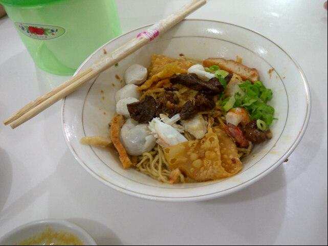 MuMour's tweet photo. I'm at Bak Mie Kepiting "MR. ABUN" in Pontianak http://t.co/GWuJXkkaOA http://t.co/KpBqRZhdjs