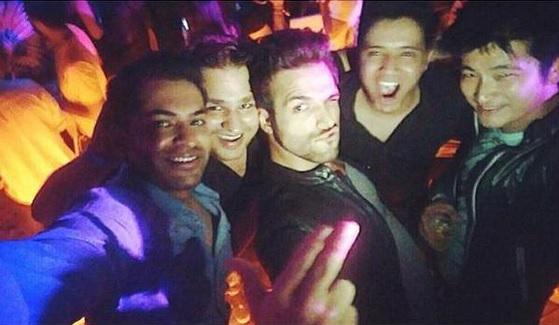 Rithvikholics's tweet photo. Rithvik, Asha, Chang, Teejay, Karanvir, Ravi, Sargun &amp; others in Goa!
#FunInGoa #LoveInGoa #NYE2015
Cr: KVB, Teejay http://t.co/FqOK3AUmG5
