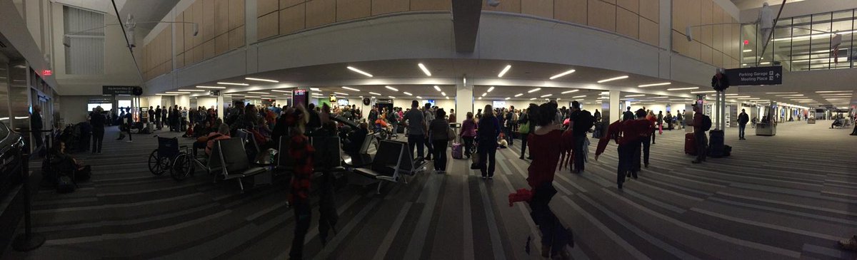BecomingBooks's tweet image. The scene on Saturday night, nice game of guess the carousel #flyingproblems .@southwest