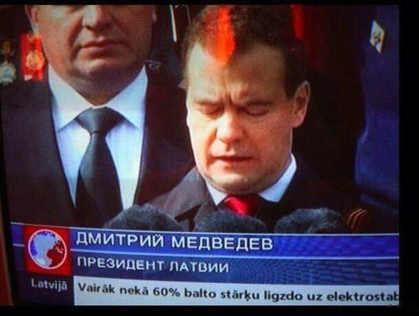 https://pbs.twimg.com/media/B6fLLesIgAAP0uz.jpg