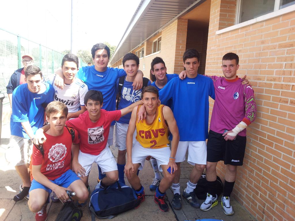 WerderSemenCF's tweet photo. Hoy el Werder Semen vuelve a las andadas!! En la VI BoadillaCup @BoadillaCup #AplastaWerder http://t.co/tBXSFHwTxO
