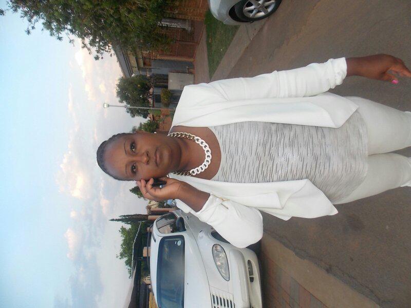 lenCheon's tweet photo. HAPPY BIRTHDAY MOMMY DEAREST♡♥♡♥ http://t.co/ZcAzk8Ysx4