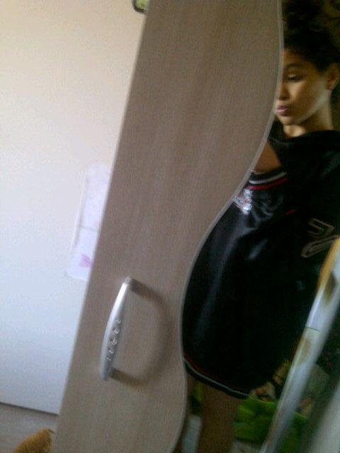 Abby_loveyou's tweet photo. Just woke up i'm tired pff kan al 2 maanden niet normaal slapen (ben ziek) http://t.co/fxxU9ihwmU