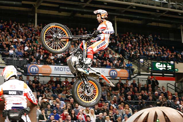 Trials_King's tweet photo. Bou opens his title defence in style http://t.co/uE9OXLro12 http://t.co/Sp4O0hcjib