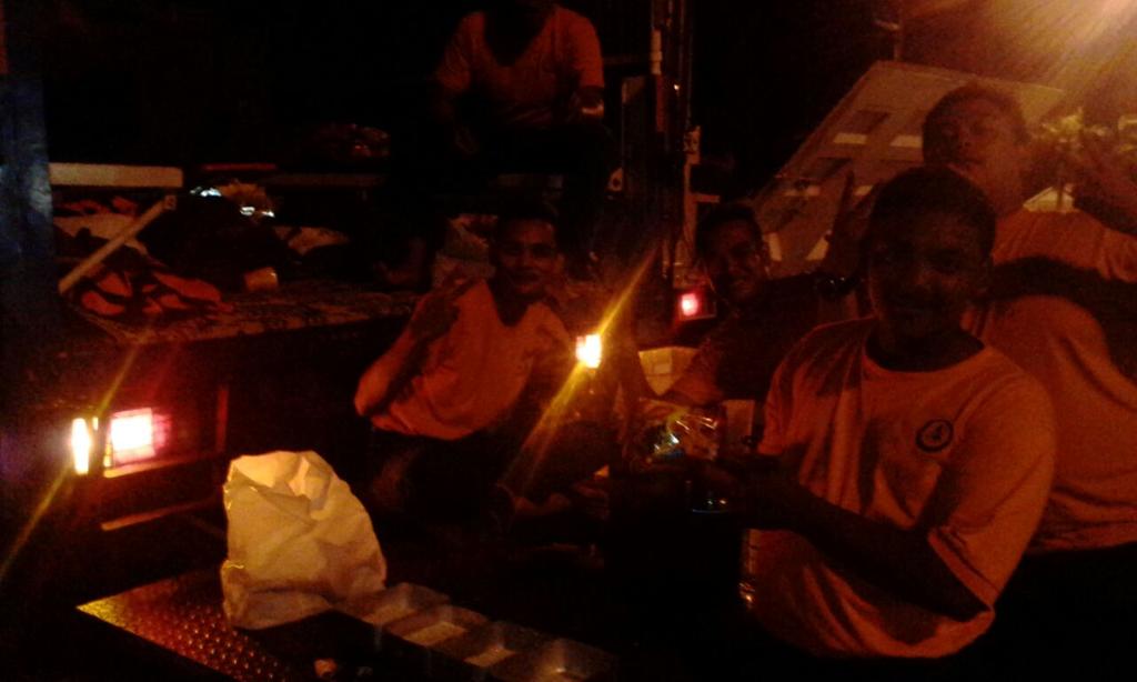 ERCBentong's tweet photo. Biar gmbr berbicara... Kehidupan seorg penyelamat dan sukarelawan JPAM #DemiRakyatKamiBerkorban http://t.co/SxKGmzYbfG