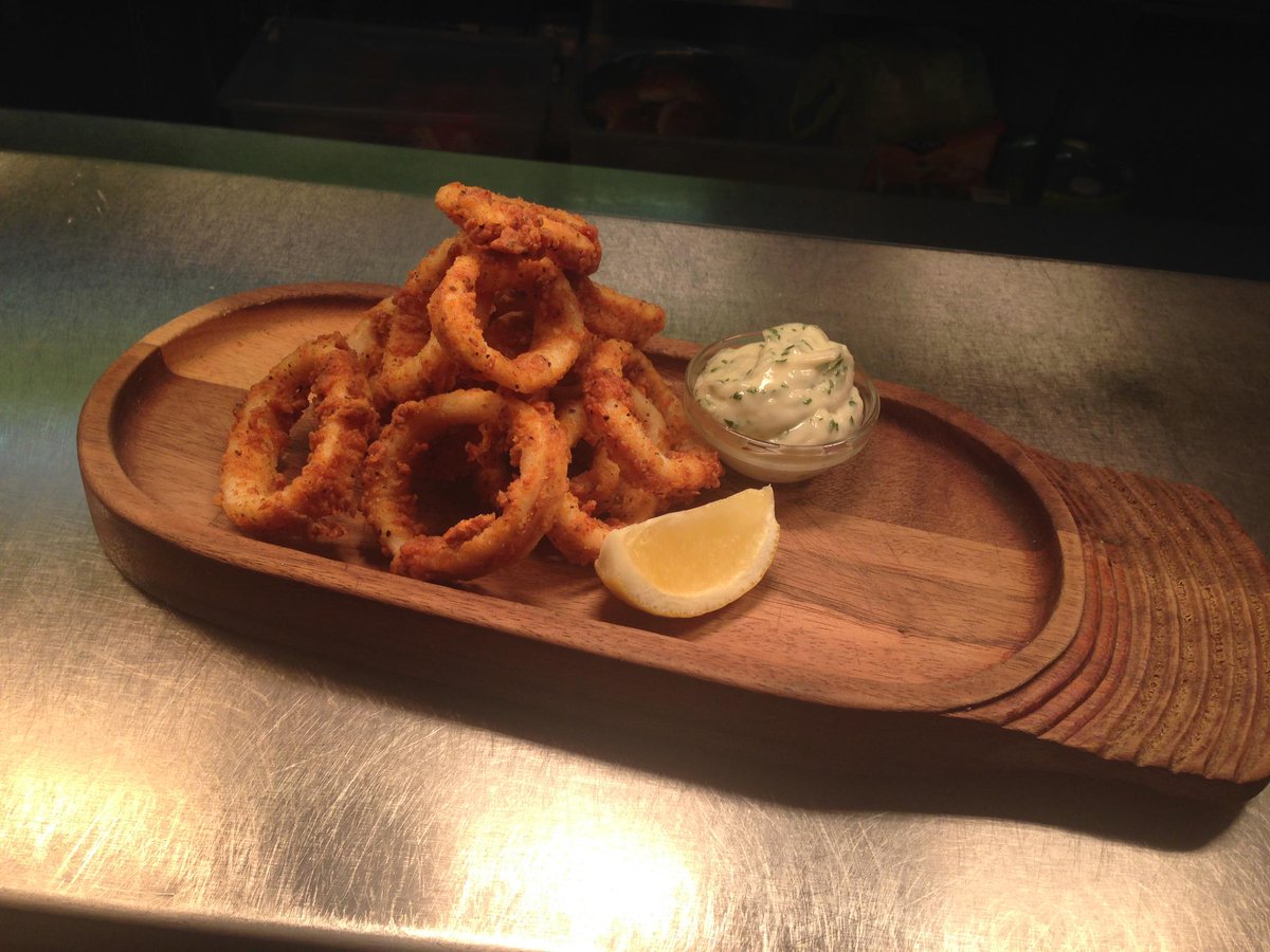 RoyalOakMid's tweet photo. New for January, our salt and pepper calamari - delicious! http://t.co/8OKBCePho1