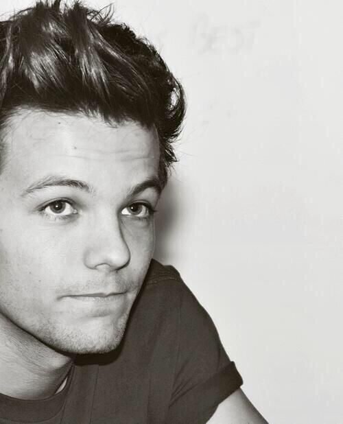 Have you ever seen anything so perfect 
I'm so in love with him 💚💎