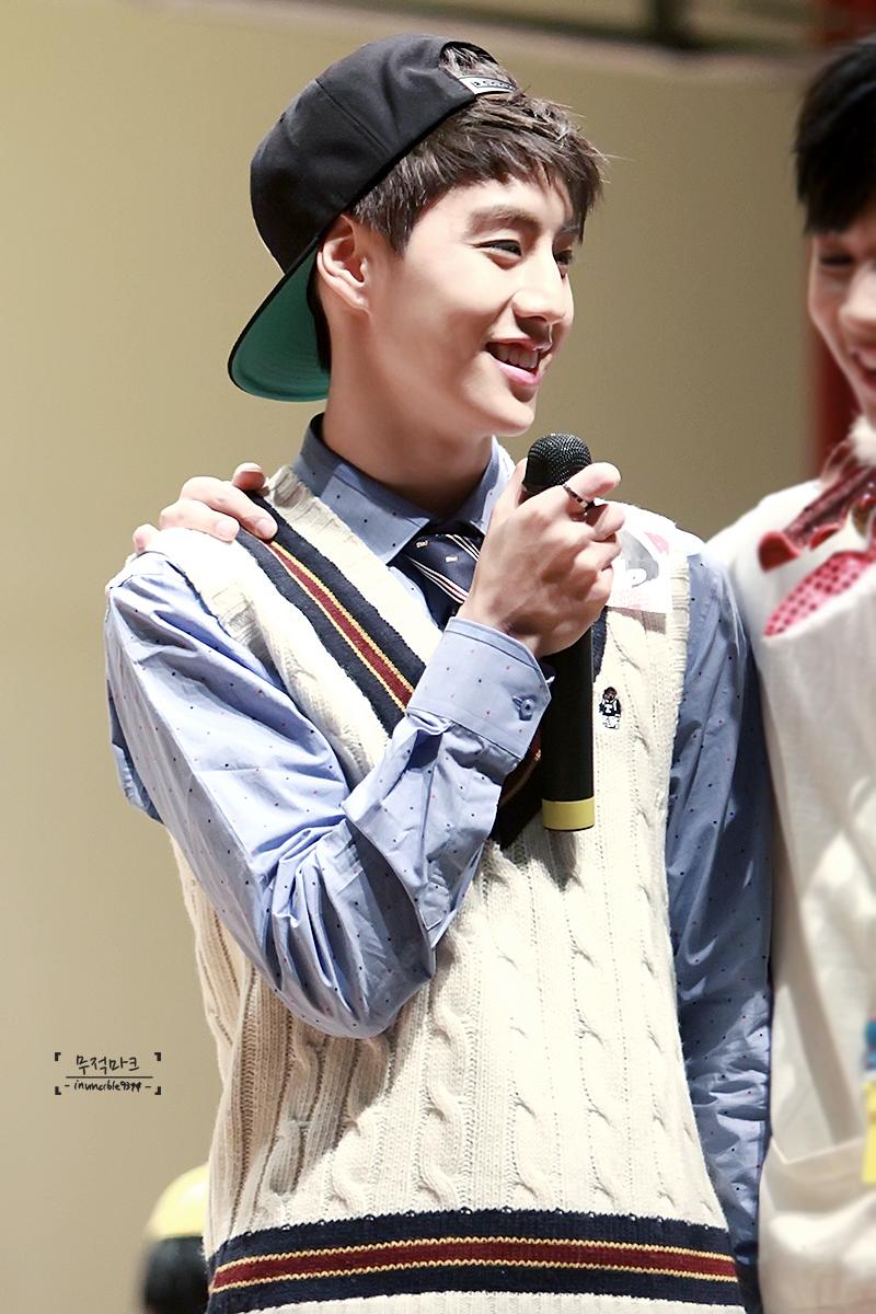 invincible9394's tweet photo. 141219 목동팬싸 원본 #갓세븐 #마크 #Mark (@mtuan93 ) ^^ [원본 4P: http://t.co/l85nlg9XV6 ] http://t.co/EPLDOxqfgX