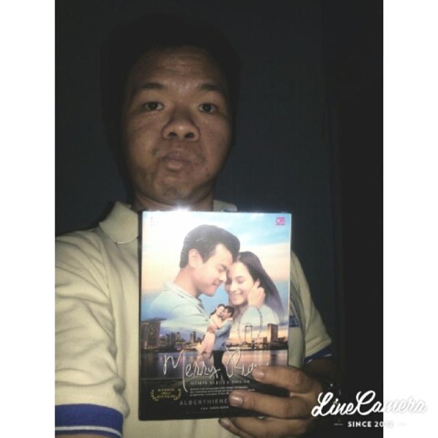 john_angelo21's tweet photo. Kalau baca buku ini di awal2 cukup ngeri dgn kisah @MerryRiana So salut perjuangan luar biasa jadi inspiratif buatku http://t.co/R4NO5fiFMt