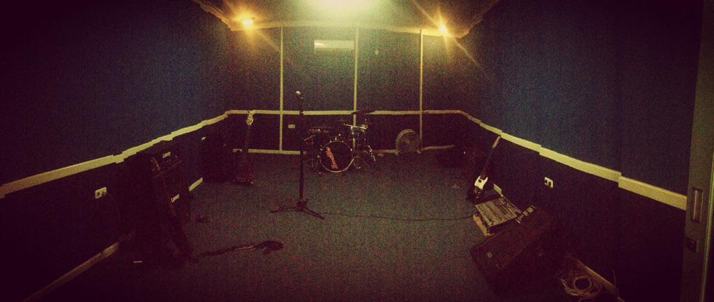 groovies_studio's tweet photo. Groovies Studio skrg udh siap buat Studio Gigs lagi!!!! http://t.co/1Ga97n9wp5