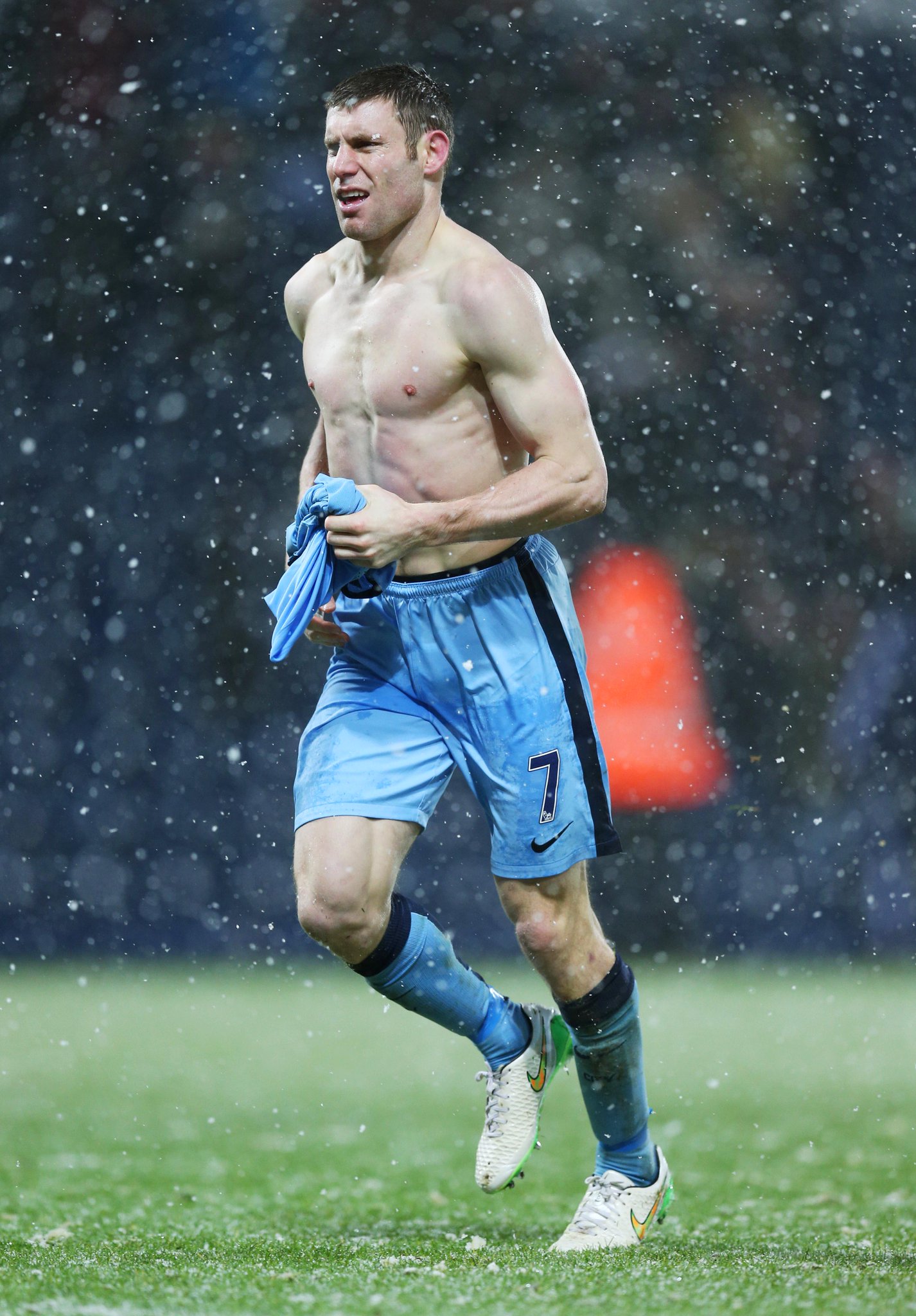 Happy 29th birthday to Manchester City midfielder James Milner today. He laughs in the face of Winter. 