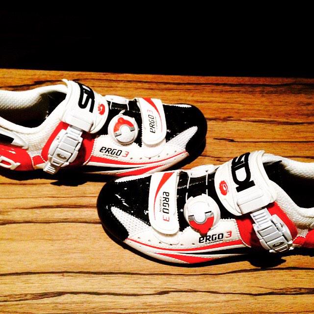 FennaVanhoutte's tweet photo. Thanks @ElsVeryser for this new babies! #sidi #shoes #ergo3 #ree #black #white http://t.co/G6w1l2ejch