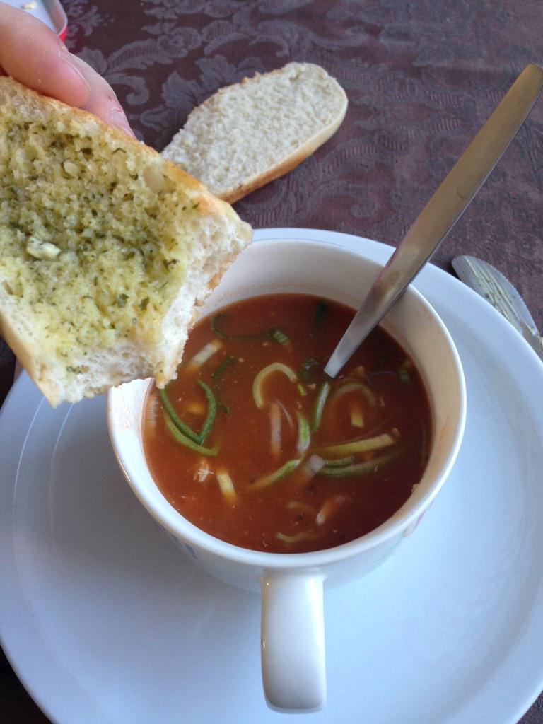 De ultieme zondag middag lunch! Broodjes uit de oven, pannetje soep halen bij <a href="/dekrommehoek/">De Kromme Hoek</a> ! Eetsmakelijk!
