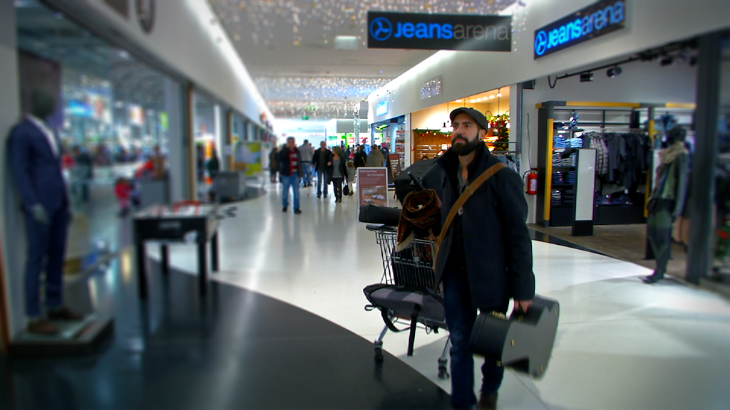 Noch backt er kleine Brötchen. Auftritt von #AndyMcSean in Shopping-Center auf dem Weg zum #ESC. Heute @tvo_online