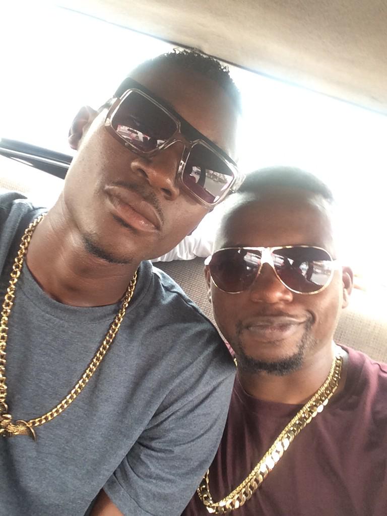 Murielblanche1's tweet photo. "@WaxDey: off to #Jambo on Canal 2 with Lolhiphop's own @Akhim237... Tune in. http://t.co/GrlPWj1gVc" entrain de regarder makossa a jambo
