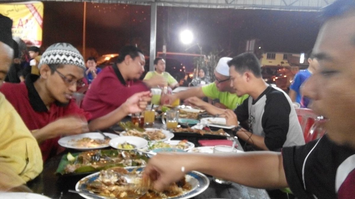 Danial_Tetsu's tweet photo. Alhamdulillah. ..make beso sungguh male niii #UnitAmal K.Langat male nii http://t.co/fIVY2jF3e3