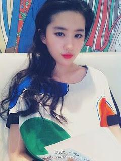 MeCrystalLiu's tweet photo. 👉 gorgeous 👈  😉 😉 😉 http://t.co/0o8YwoC6w1