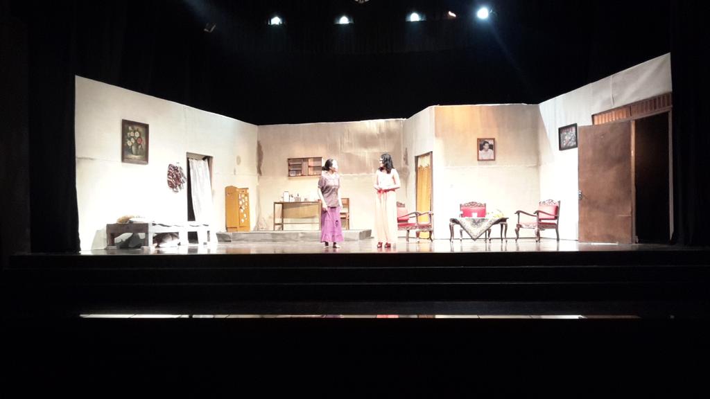 Pementasan realis pertama di 2015 dengan naskah "BARABAH" Di <a href="/HMJ_TEATERISI/">HMJ TEATER ISI YK</a>